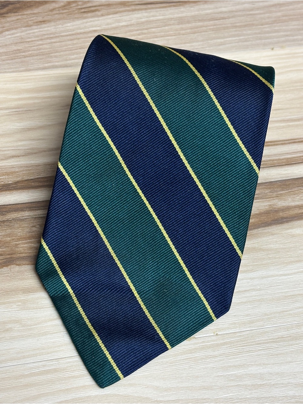 Abercrombie & Fitch green and navy blue striped Repp tie size 57” by 3.75”.